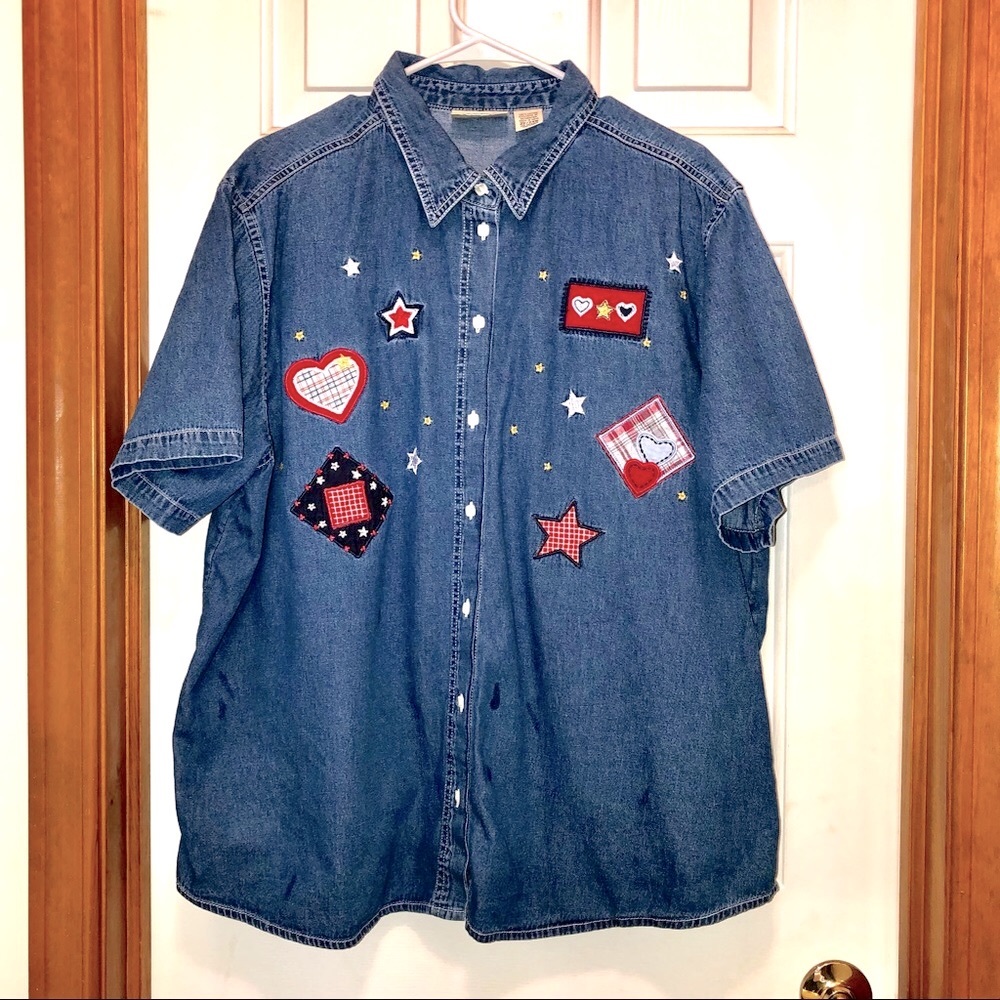 Size 22/24 W short-sleeved denim shirt w/appliqués on front by At Last & Co.